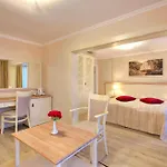 White Rock Castle & Otel 3*