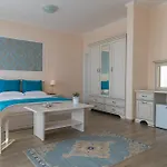 White Rock Castle & Otel