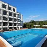 Otel White Rock Castle & 3*
