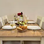 White Rock Castle & 3* Balçık