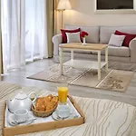 White Rock Castle & 3* Balçık