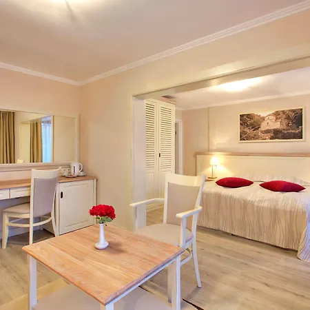 White Rock Castle & Hotell 3*