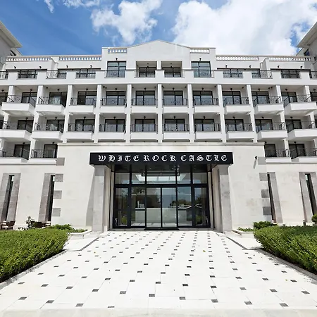 White Rock Castle & 3*