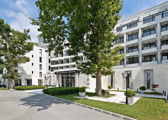 White Rock Castle & Hotel 3*