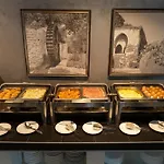 White Rock Castle & 3*