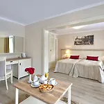 White Rock Castle & 3*