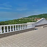 White Rock Castle & 3*