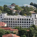 White Rock Castle & 3*