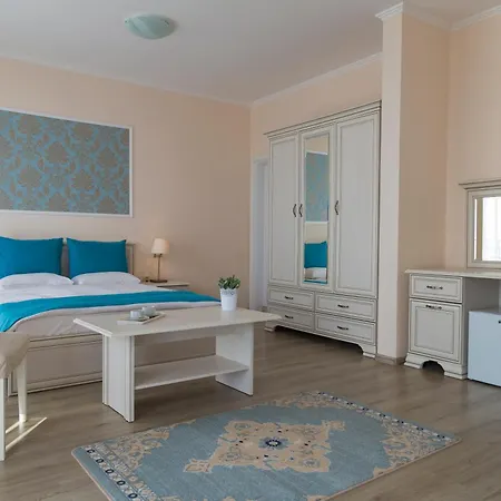 White Rock Castle & Wellness Club فندق