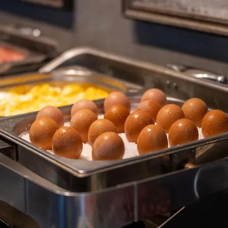 White Rock Castle & 3*