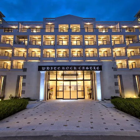 White Rock Castle & Wellness Club بالشيك