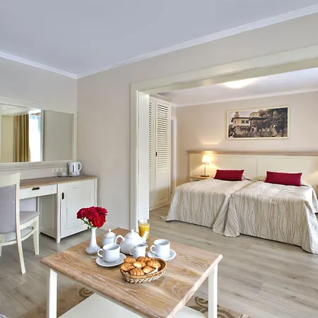 White Rock Castle Hotel & Wellness Club 3*