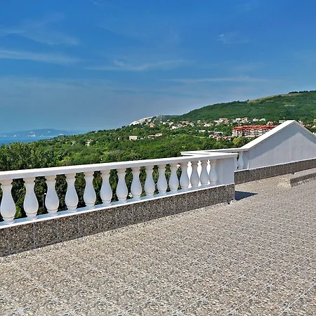 White Rock Castle Hotel & Wellness Club 3*