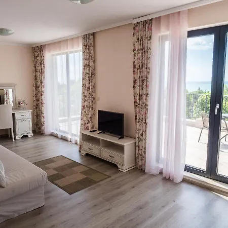 White Rock Castle Hotel & Wellness Club 3*