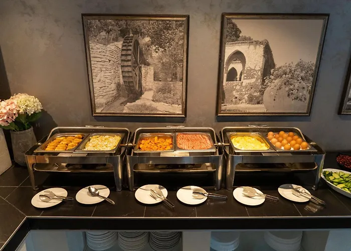 White Rock Castle & 3*