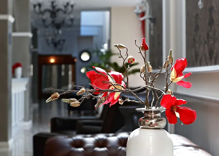 White Rock Castle & 3*