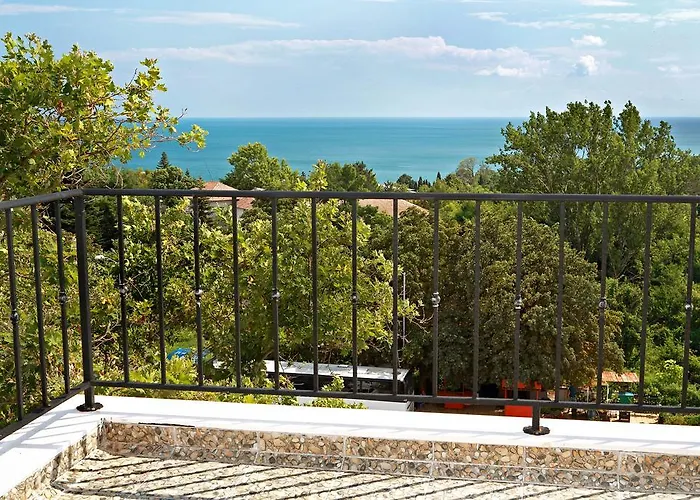 White Rock Castle & 3* Balchik