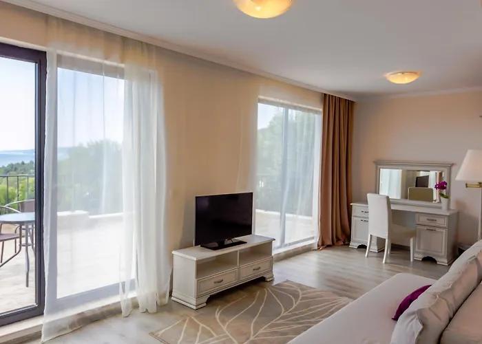 White Rock Castle & Μπαλτσίκ